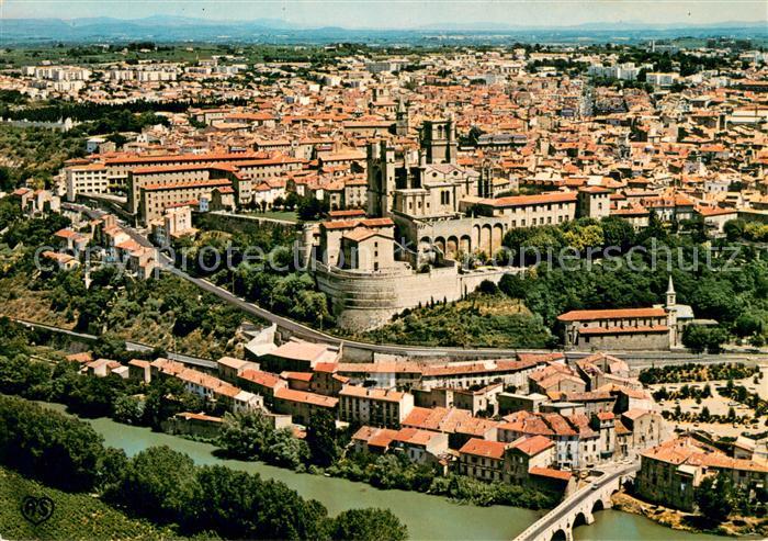 Beziers Vue panoramique sur la ville et la Cathedrale St Nazaire dominant les Ba