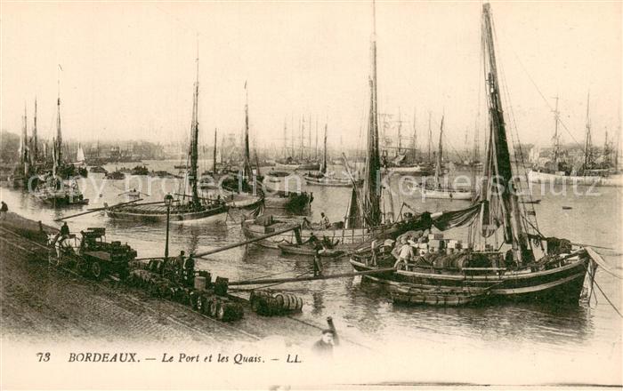 Bordeaux Le port et les quais barques de pêche
