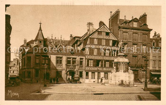 Rouen Musee Place de la Pucelle Hôtel de Bourgtheroulde Fontaine et Statue de Je