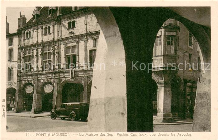 Pont-a-Mousson Maison des Sept Péchés Capitaux vue depuis les arcades