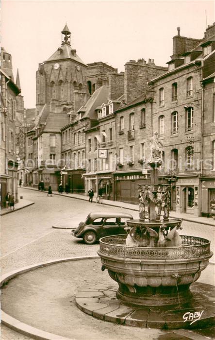 Guingamp 22 Fontaine de la Pompe et Place du Centre Epoque Renaissance