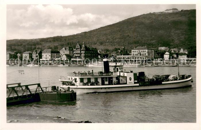 Koenigswinter Rhein Grossfaehre mit Blick zum Petersberg