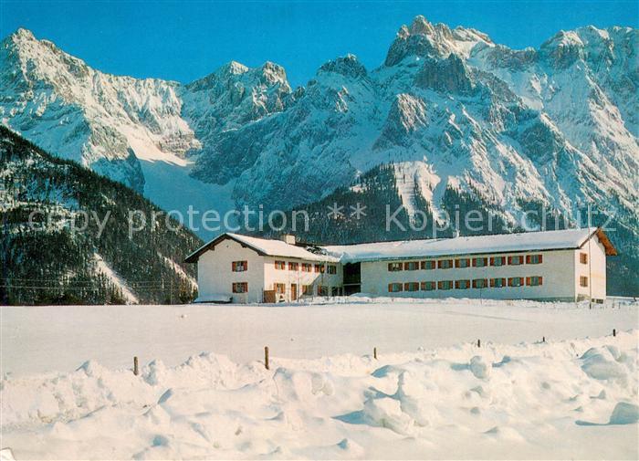 Mittenwald Bayern Ganghofer Jugendherberge Winterlandschaft Alpen