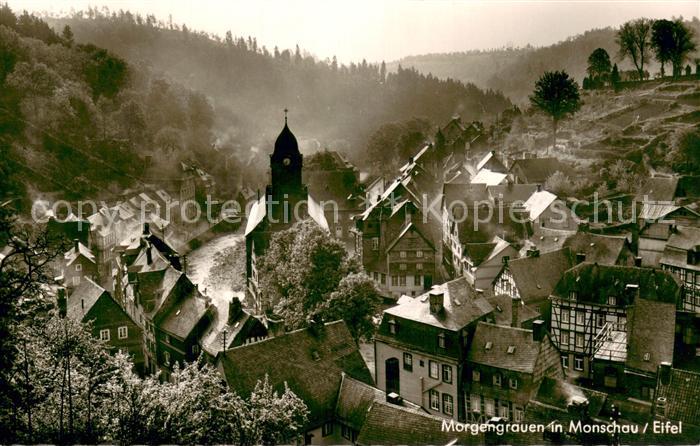 Monschau Montjoie NRW Ortsansicht mit Kirche Morgengrauen Eifel