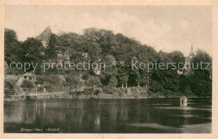 Stiege Blick ueber den See zum Schloss