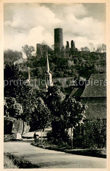 Stromberg Hunsrueck Teilansicht Luftkurort mit Blick zur Burgruine