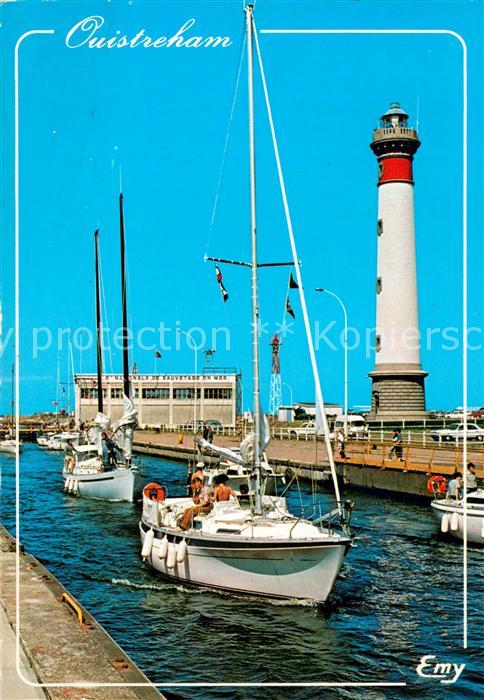 Ouistreham Rentrée des voiliers dans l'écluse Phare
