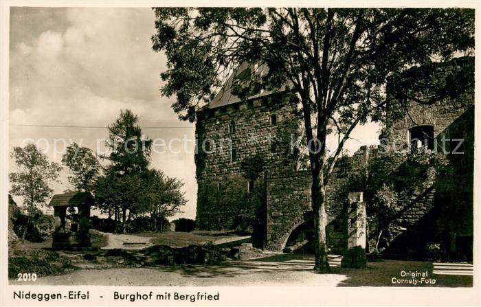 Nideggen Eifel Burghof mit Bergfried