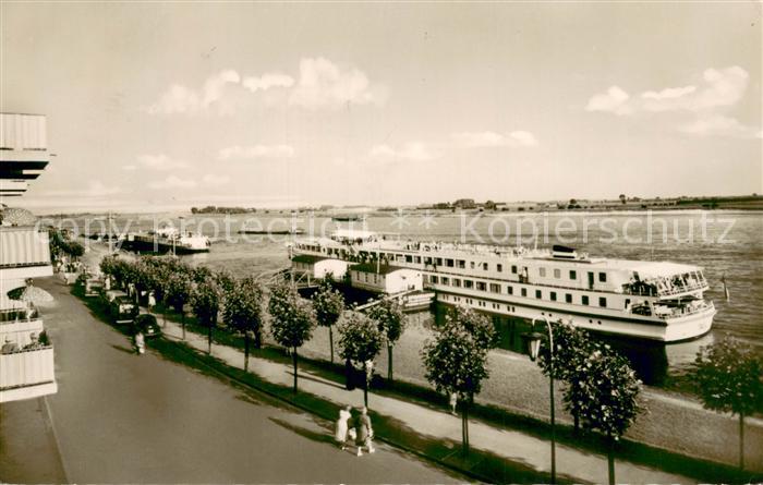 Emmerich Rhein Rheinpromenade Fahrgastschiff