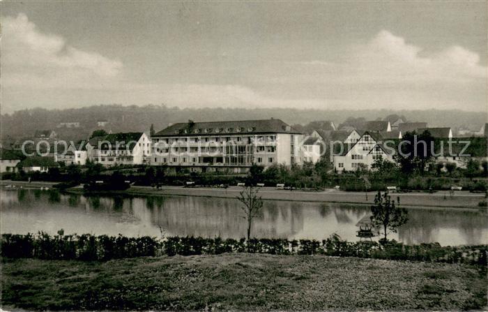 Bad Meinberg Blick ueber den See zum Ort