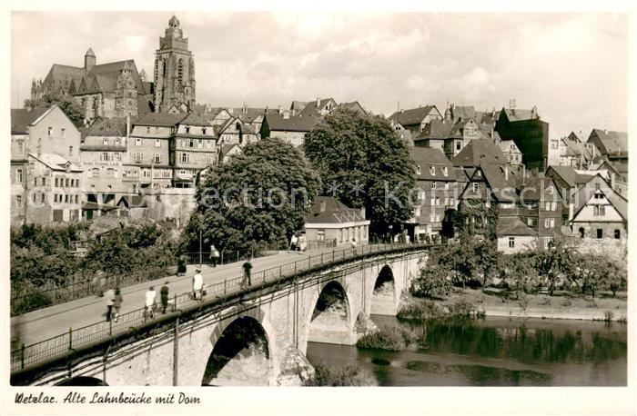 WETZLAR Lahn Hessen Alte Lahnbruecke mit Blick zum Dom