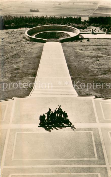 Buchenwald Weimar Mahn- und Gedenkstaette Gruppenplastik von Nationalpreistraege