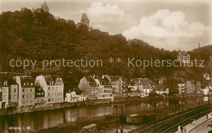 Altena Lenne Partie an der Lenne mit Burg Altena