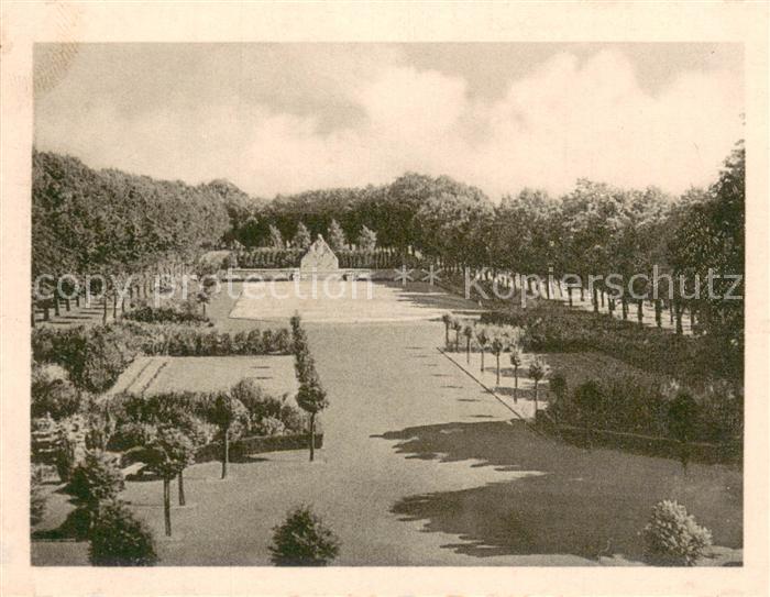 Kevelaer Marienpark mit Schutzmantelmadonna