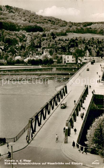 Hameln Weser Blick vom Muensterkirchturm auf Weserbruecke und Kluetberg