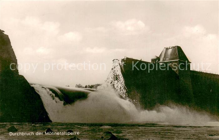 Soest DE NRW Durchbruch der Moehnetalsperre nach Fliegerangriff im Mai 1943