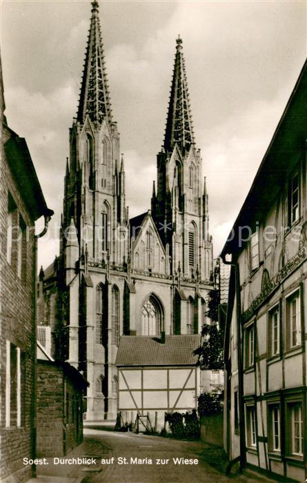 Soest DE NRW Durchblick auf St Maria zur Wiese