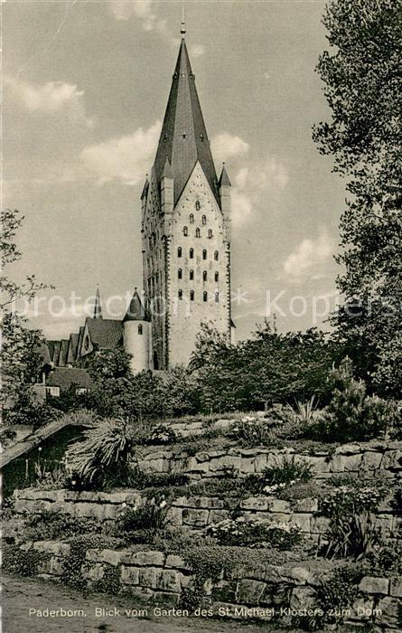 Paderborn St Michael Klostergarten mit Domblick