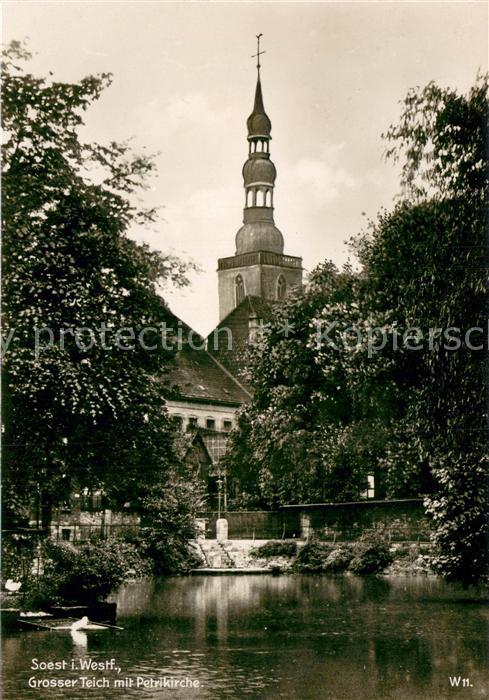 Soest DE NRW Grosser Teich mit Petrikirche