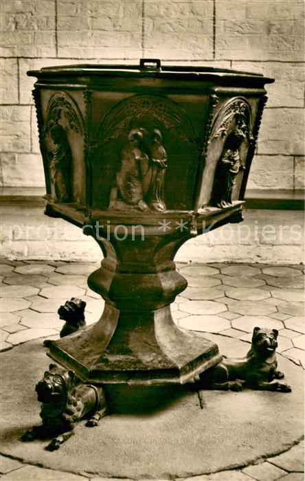 Burg Fehmarn Alte Bronzetaufe von 1391 in der St. Nikolai Kirche