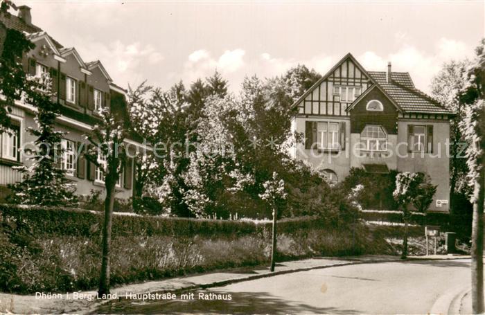 Dhuenn Wermelskirchen Hauptstrasse mit Rathaus