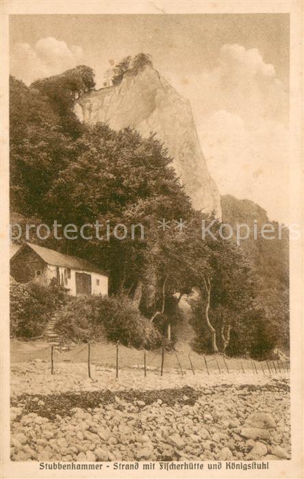 Stubbenkammer Ruegen Strand mit Fischerhuette und Koenigsstuhl