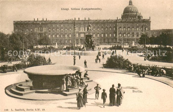 BERLIN CITY Koenigliches Schloss Lustgarten Denkmal
