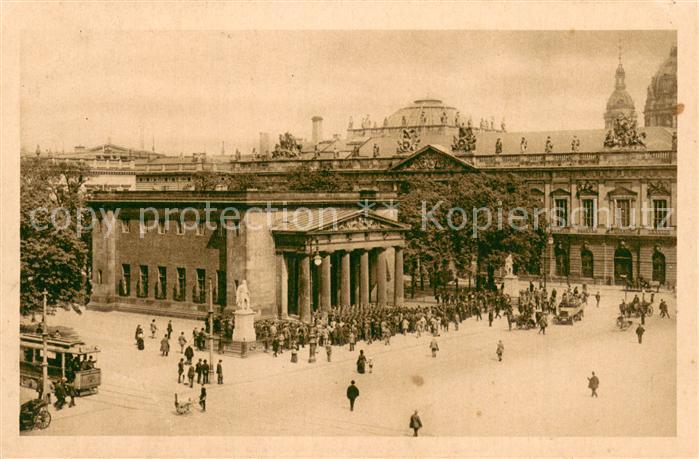 BERLIN  CITY Neue Wache Strassenbahn