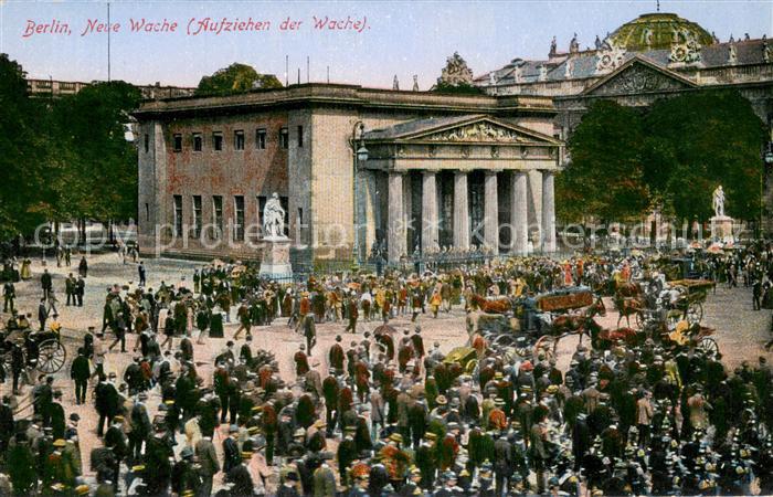 BERLIN  CITY Neue Wache Aufziehen der Wache