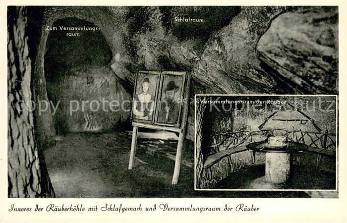 Wiesbaden Leichtweisshoehle im Nerotal Inneres der Raeuberhoehle mit Schlafgemac