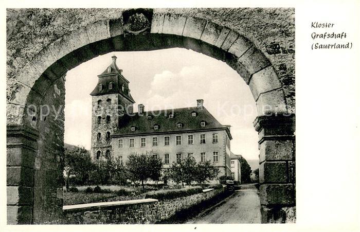 Grafschaft Sauerland Durchblick zum Kloster Torbogen