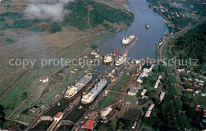 USA Fliegeraufnahme 5 vessels at Pedro Miguel Locks