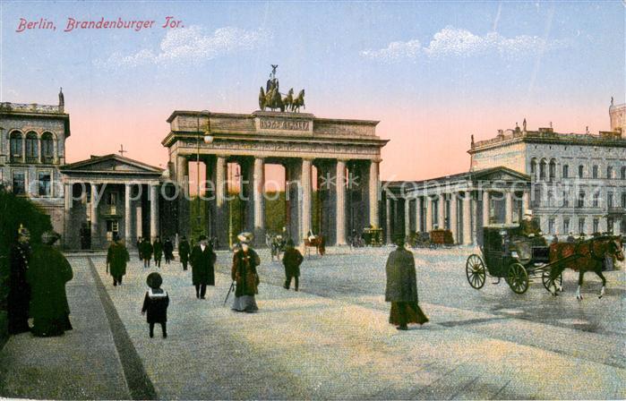 BERLIN  CITY Brandenburger Tor m. Kutsche