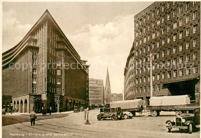 HAMBURG  CITY chilehaus und Sprinkenhof m. Verkehr