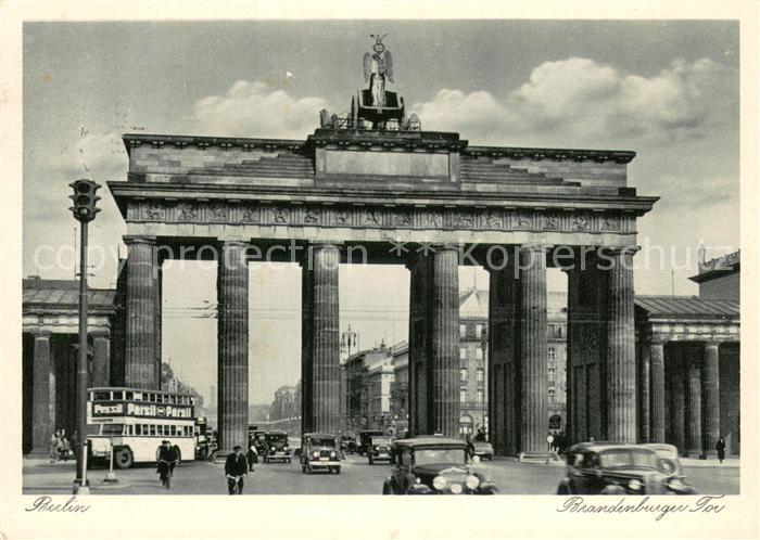 BERLIN  CITY Brandenburger Tor m. Verkehr