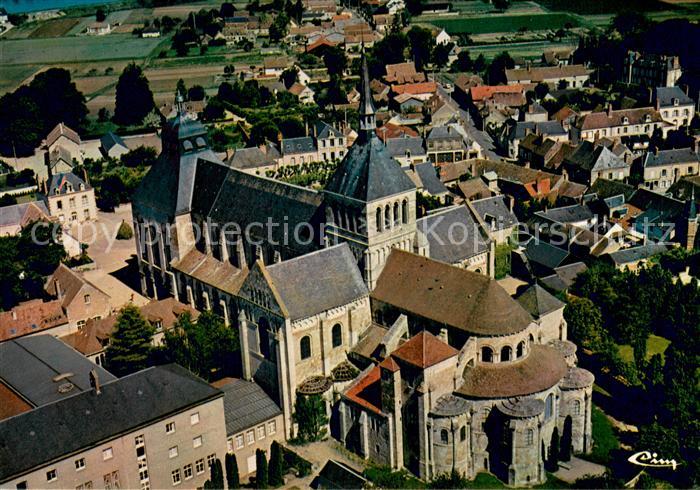 Saint-Benoit-sur-Loire Vue aerienne La Basilique et la Loire