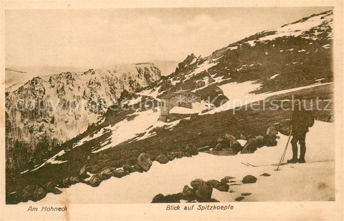 Gerardmer Vosges Am Hohneck Blick auf Spitzkoepfe Berghuette Skifahrer