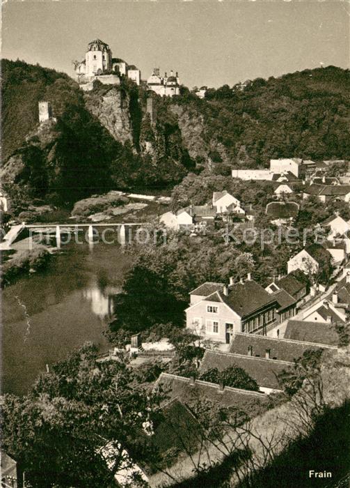 Vranov nad Dyji Schloss Frain ueber dem Tal des Thayaflusses
