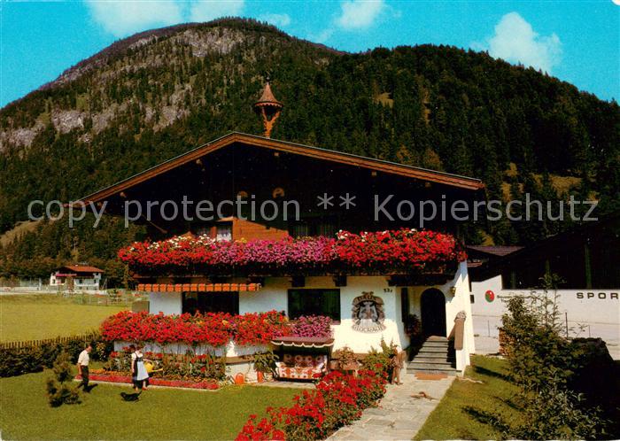 Pertisau Achensee Gaestehaus Haus Glueckauf Blumenschmuck Sporthalle