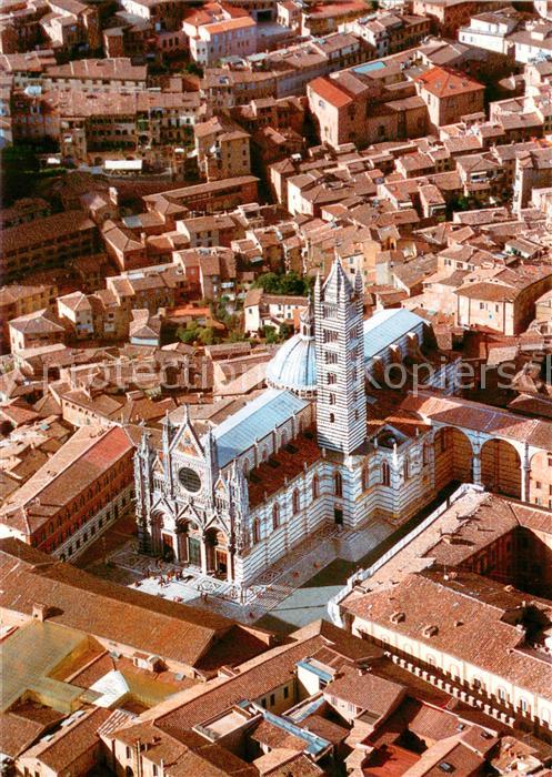 Siena Una veduta aerea della Cattedrale e del centro storico