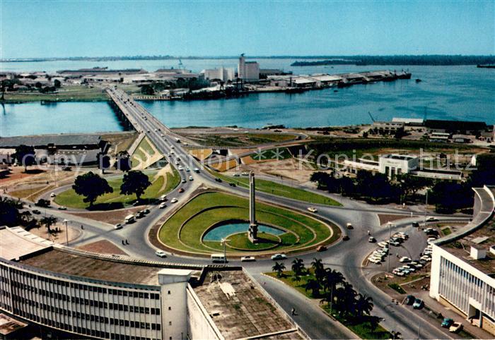 Abidjan Vue aerienne sur la place de l’Independance Au loin Treicheville