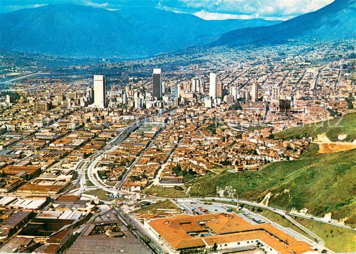 Medellin Panoramica de la ciudad en primer plano el Centro Comercial San Diego y
