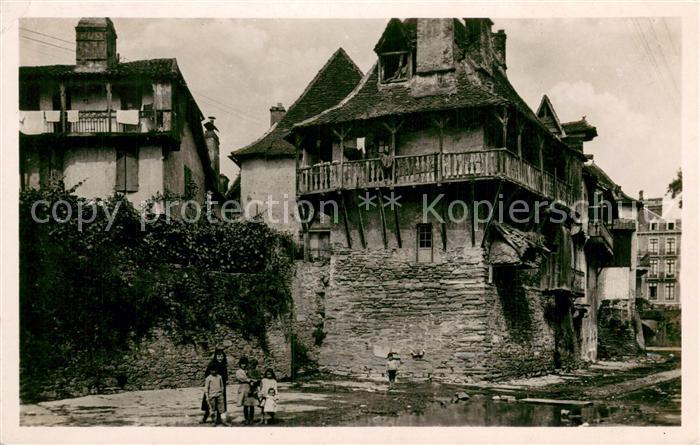 Salies-de-Bearn Vieilles maisons sur le Saleys