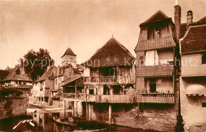 Salies-de-Bearn Les vieilles maisons sur le Saleys