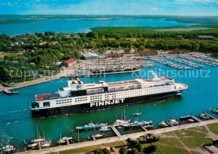 Travemuende Ostseebad Fliegeraufnahme mit Passagierschiff Finnjet beim Einlaufen