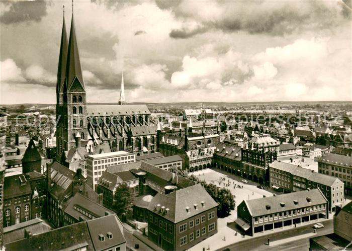 LueBECK  CITY Blick auf St. Marienkirche und Markt