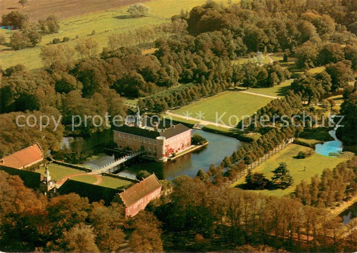 Luetetsburg Schloss Luetetsburg mit Parkanlagen Fliegeraufnahme