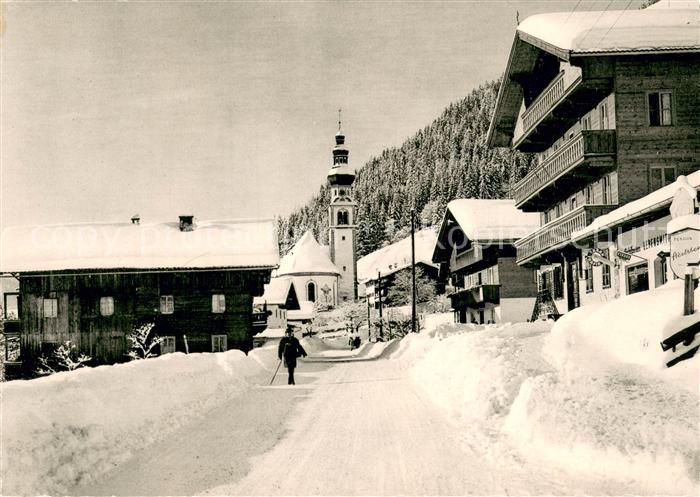 Oberau Wildschoenau Tirol Ortsmotiv mit Kirche im Winter