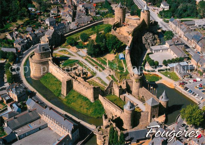 Fougeres 35 Le Chateau treize tours sont encore debout Vue aerienne