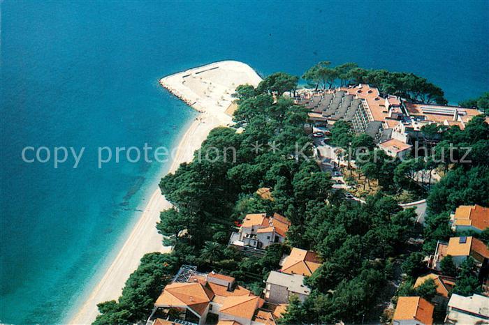Brela Hotel an der Kueste Strand